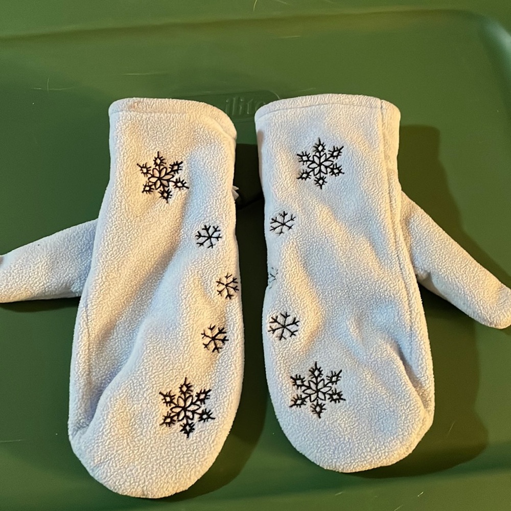 Woman’s mittens